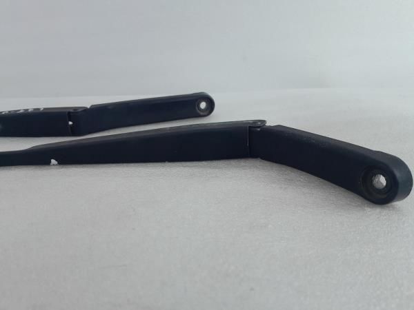 Haste / braço de escova limpa vidros frente direita SEAT Leon (5F1)
