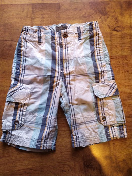 Spodenki H&M dla chłopca rozmiar 110 - 116 stan bdb na lato