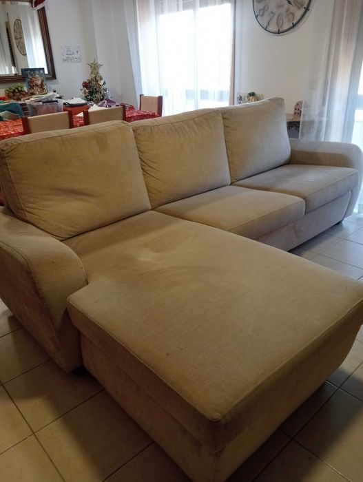 Sofá com chaise longue