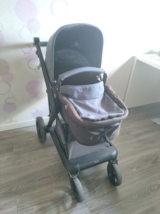 Vendo Carrinha de bebé juntamente com o Berço