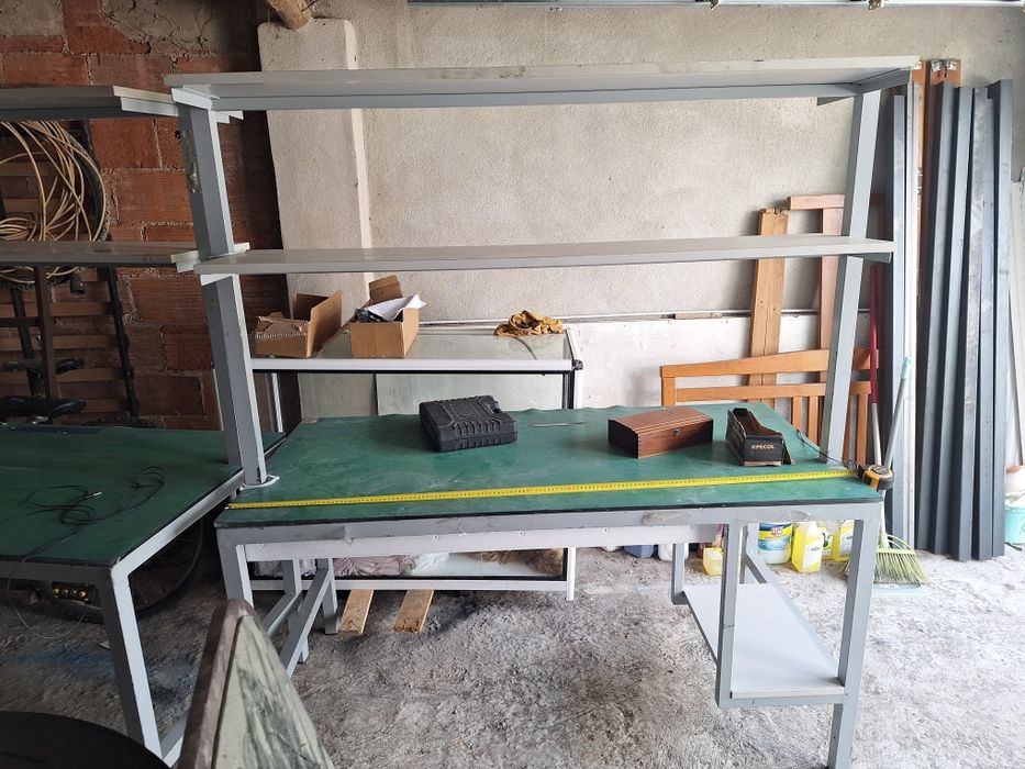 Bancadas de trabalhos com luz e ligações