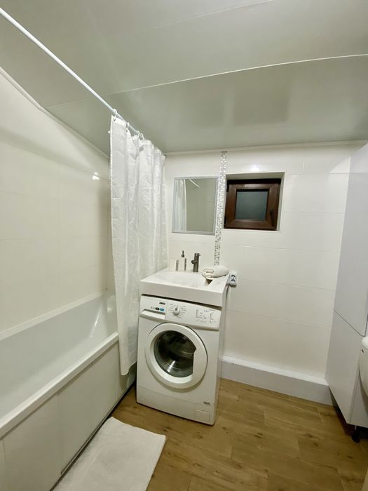 Центр. СВЕТ ЕСТЬ. Посуточная и почесовая сдача дома.