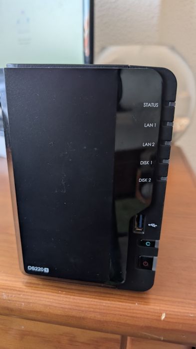 Synology DS220+ (Intel) + 4TB WD Red Pro (Gama Profissional) – Impecável