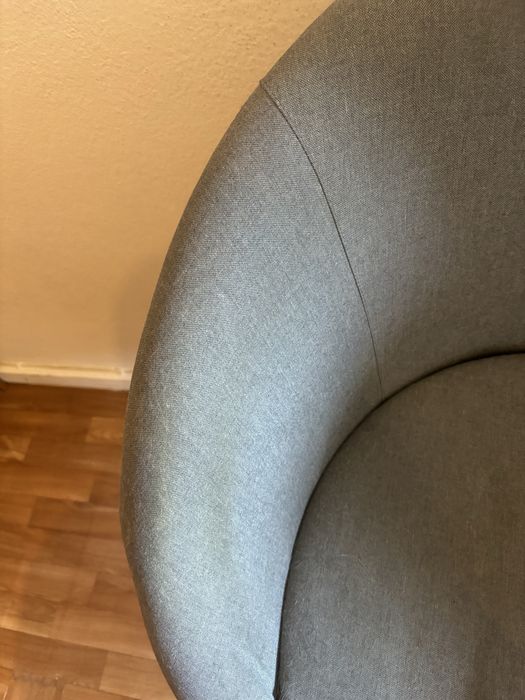 Cadeira de escritorio cinzenta