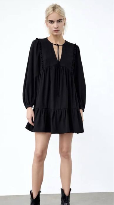 Чорне плаття Zara з довгим рукавом