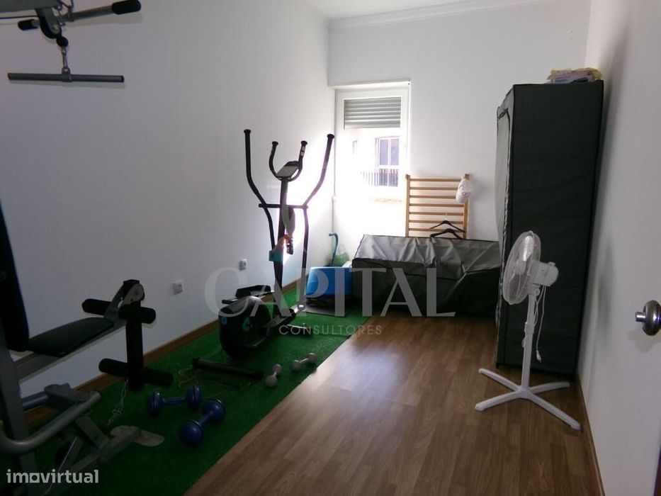 T3+1 com áreas generosas, muita luz natural e qualidade de vida em Ami