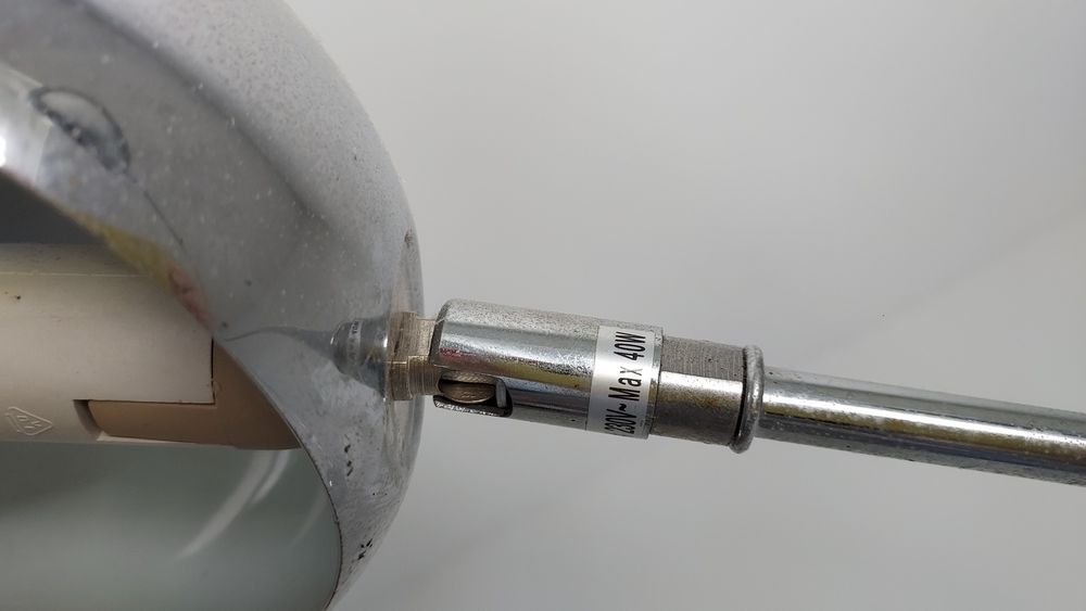 Candeeiro de pé em arco 3 lampadas com  base de pedra