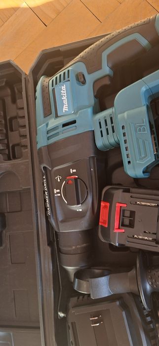 Elektronarzędzia na baterie wkrętarka szlifierka i młotowiertarka