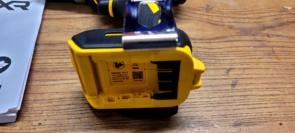 Wkrętarka udarowa DeWalt  DCD796 18v