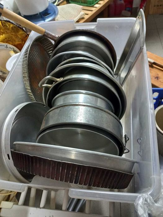 Formas, tabuleiros, paelheira, maquina café (novos e usados)