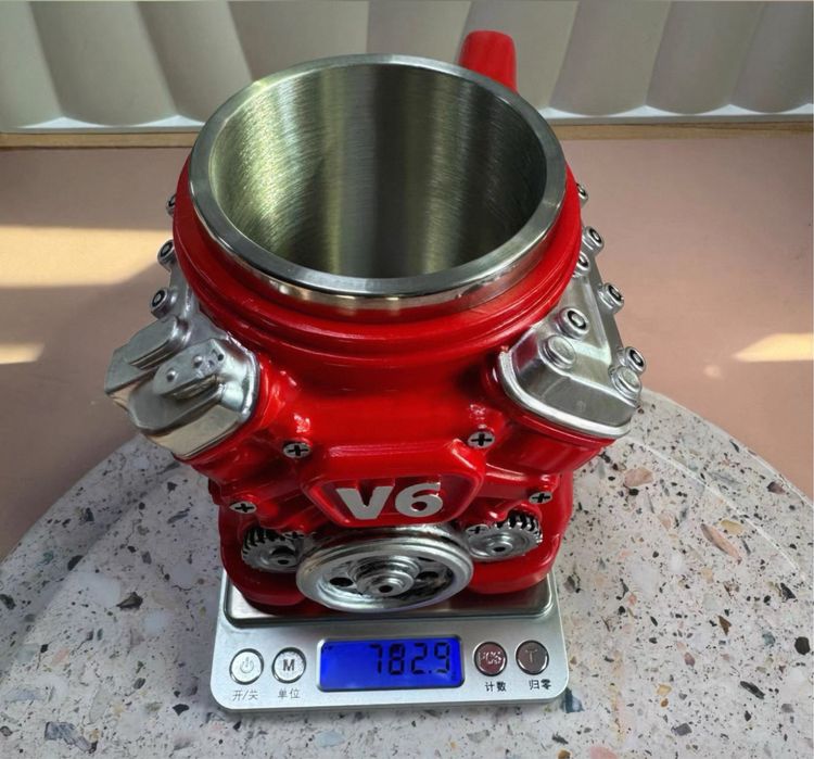 Motor V8. A sua caneca para tomar a sua bebida preferida. Lindissimo