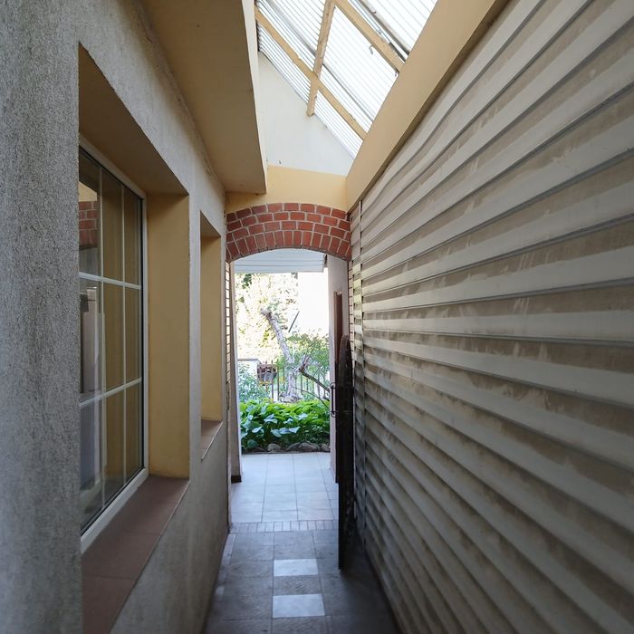 Przestronny dom z fotowoltaika, dużym budynkiem 160m2 pod inwestycje