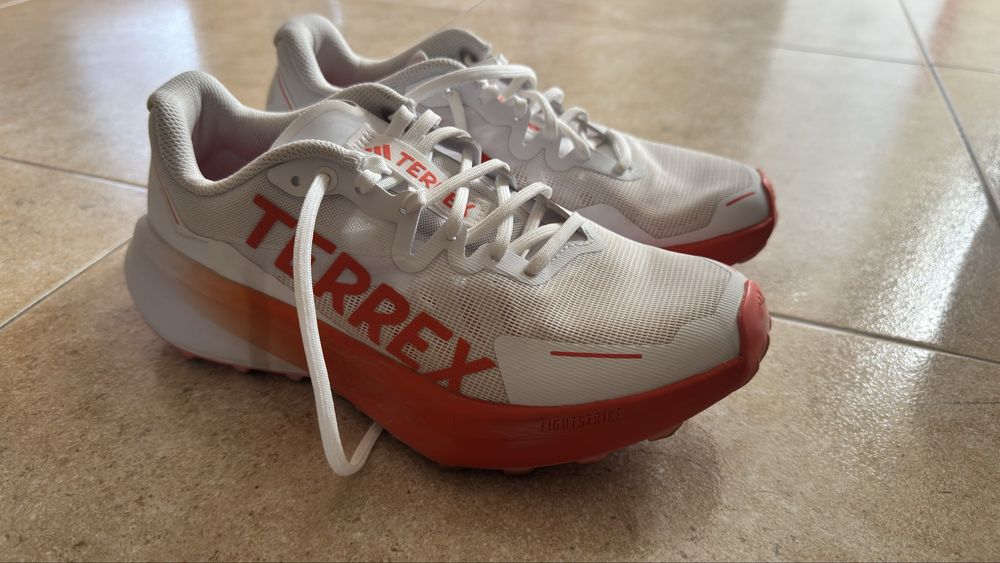Tenis  trail NOVOS