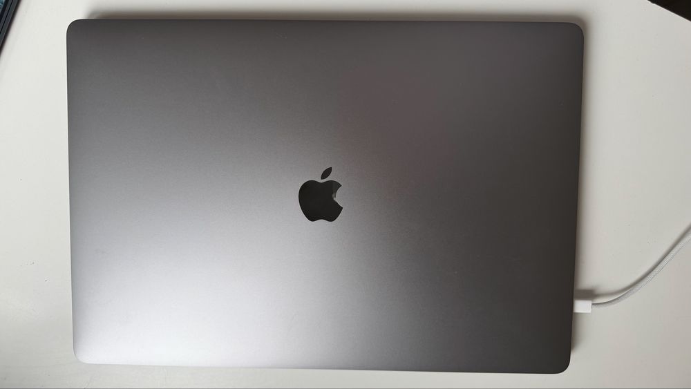 MacBook Pro 16” (2019)