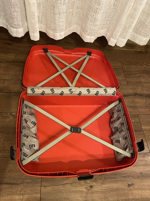 Walizka Samsonite średnia 72x52x26 Bardzo masywna!