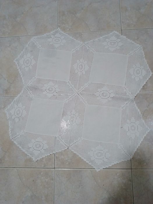 Toalhinha quadrada de linho e renda nova