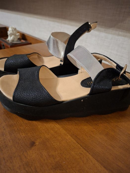 Продам взуття жіноче б/у у гарномустані