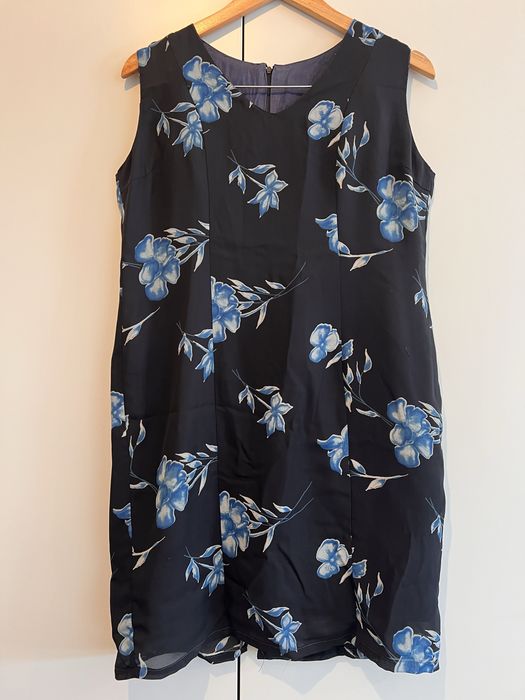 Vestido floral azul e preto