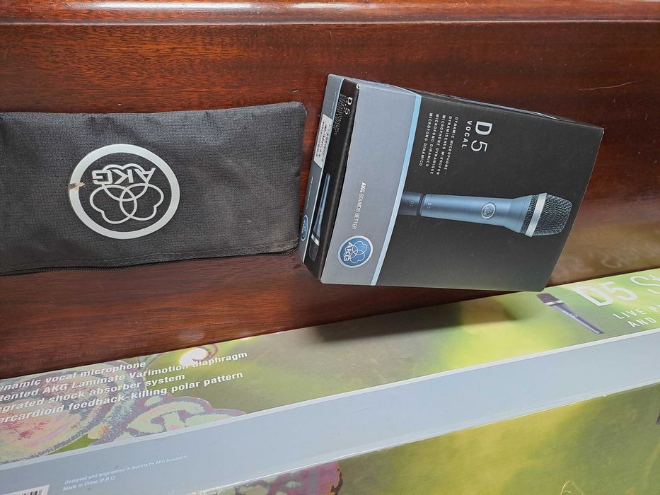 Tripê e microfone AKG431153201221488644