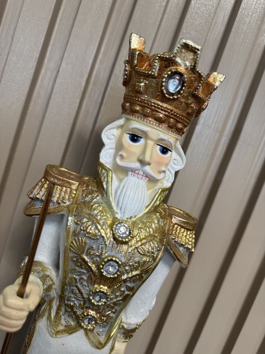 Керамічна фігурка в образі Лускунчика