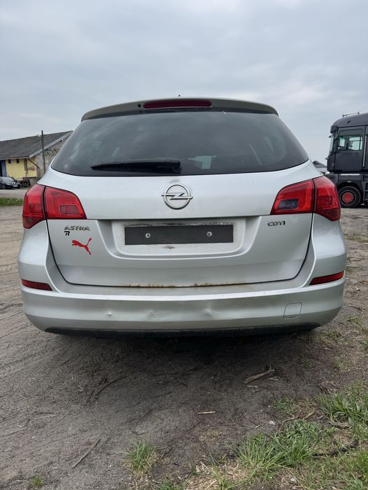 Opel Astra 1.7 rok 2011