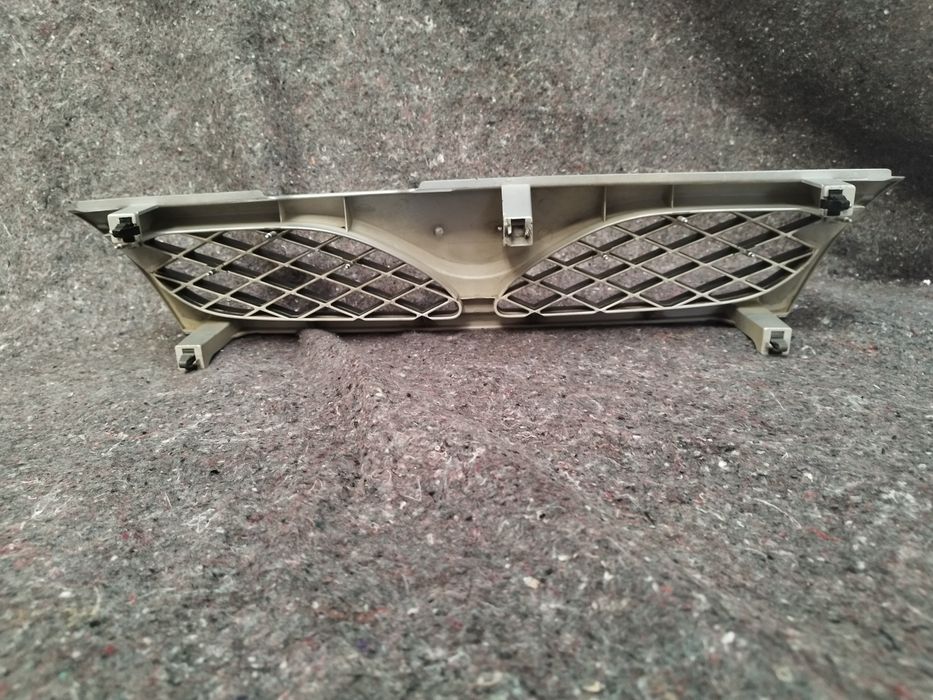 Grelha frontal Nissan Almera N15