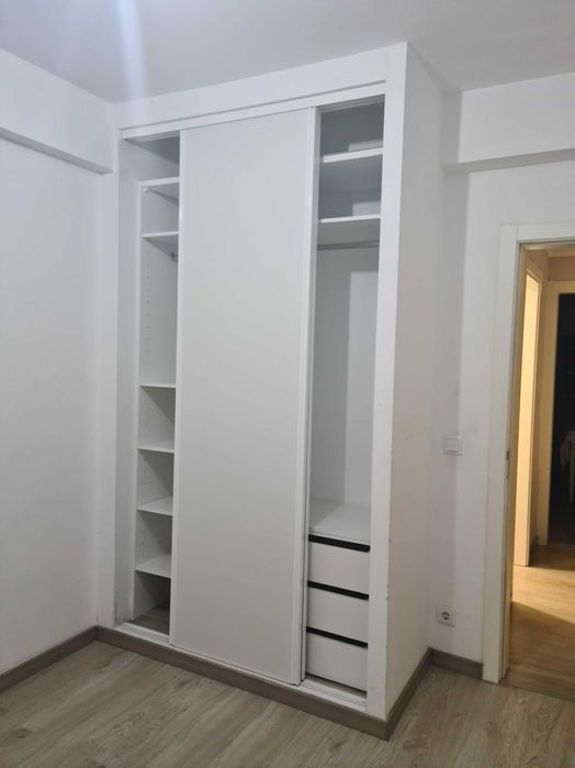 Aluga-se quarto.