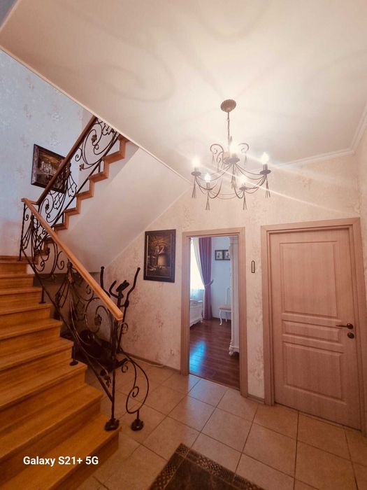 Долгосрочная аренда половині 2 єт. дома 145 кв.м. в с.Осещина