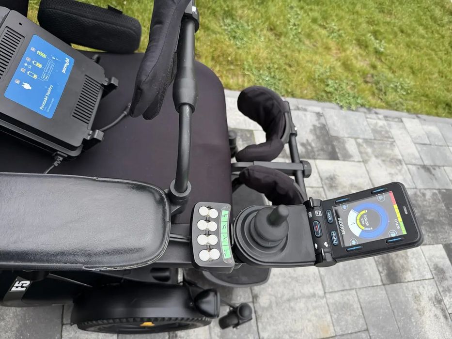 Permobil F5 з вертикалізатором.