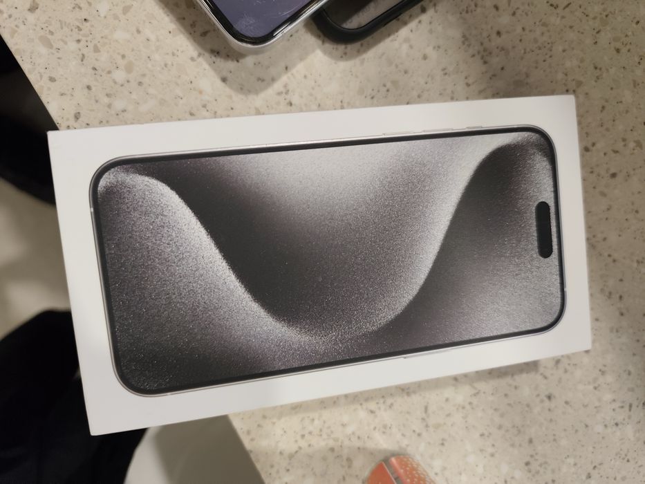 Iphone 15 pro max 256 branco