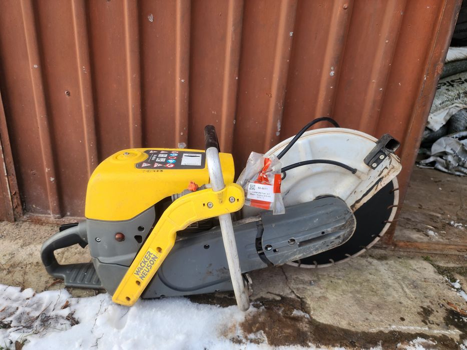 Piła marki WACKER NEUSON  z tarcza 350mm + jedna tarcza GRATIS