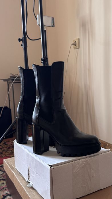 Ботинки на підборах ZARA