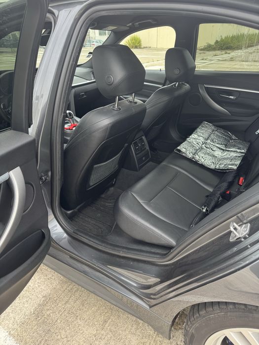 BMW 330e F30 LCI com packM e todo o histórico na BMW