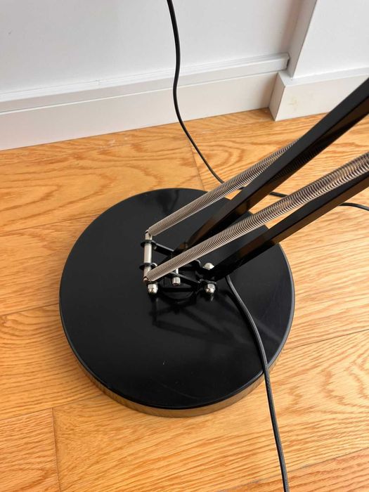 Candeeiro de pé articulado na cor preta - IKEA