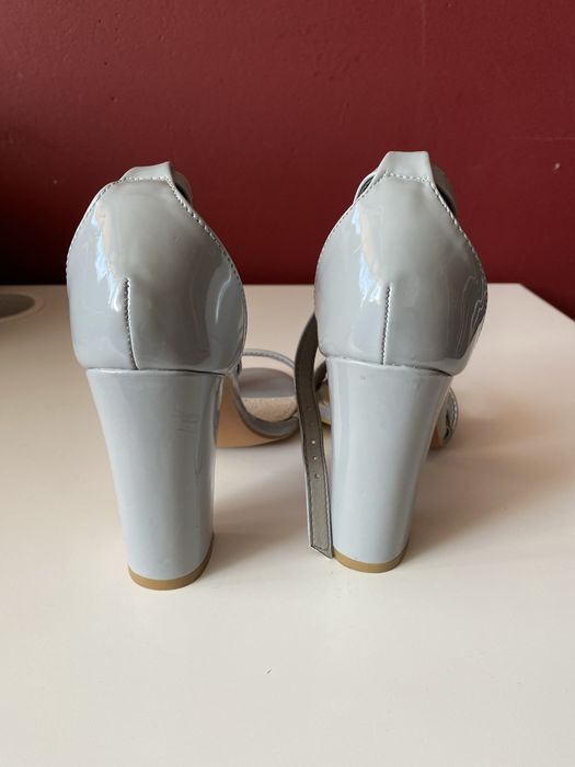 Buty na obcasie