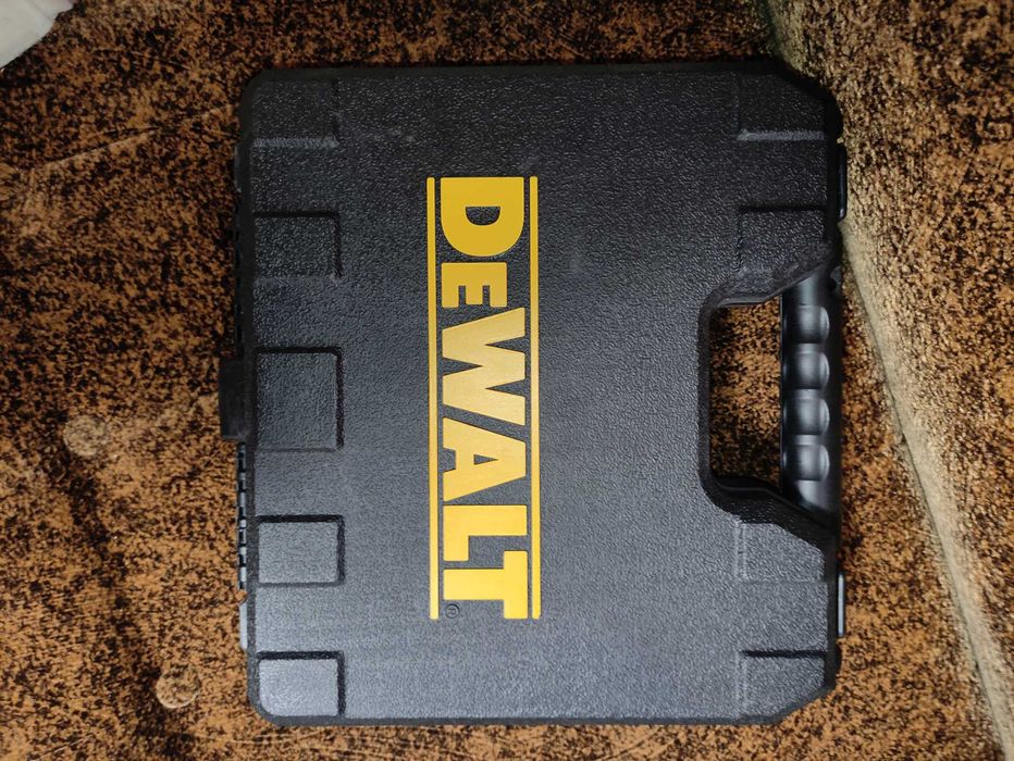 Шуруповерт DeWALT DCD710(type 4) + чемодан, документы
