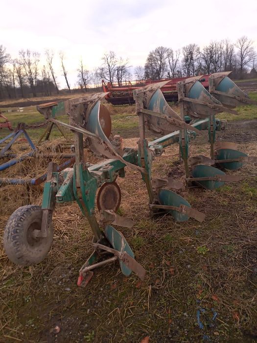 Pług 4-skibowy obrotowy