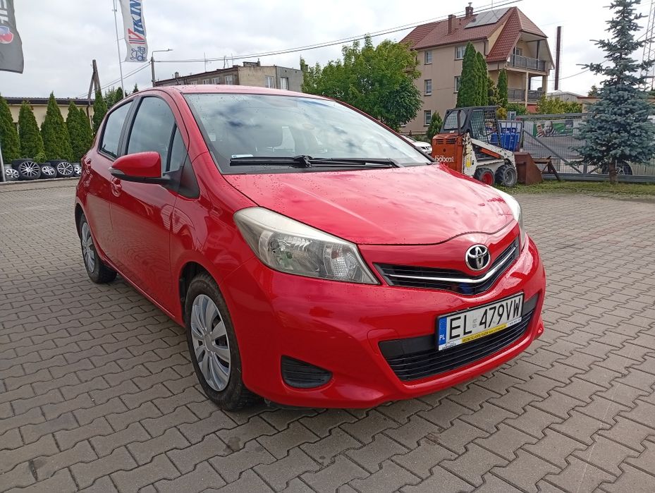Toyota Yaris 2013r.  1l  benzyna klimatyzacja