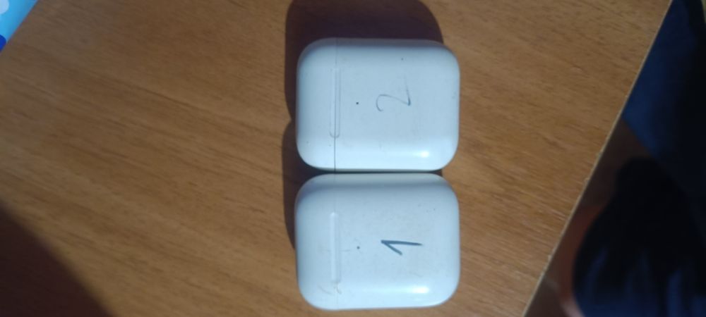 Навушники airpods (під ремонт) продам парою