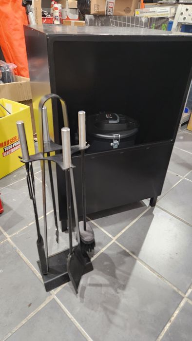 Movel, acessorios e aspirador para lenha de salamandra ou lareira