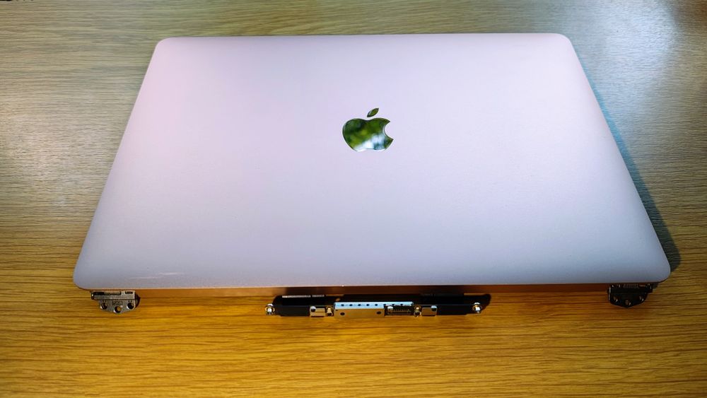 Skrzydło, martyca do Apple MacBook Air 13 cali A1932 - uszkodzona Gold