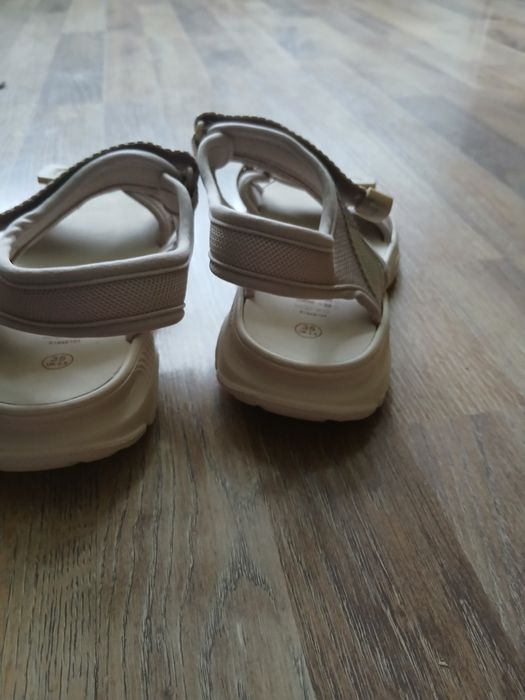 Костюм зі спідничкою та босоніжки для дівчинки