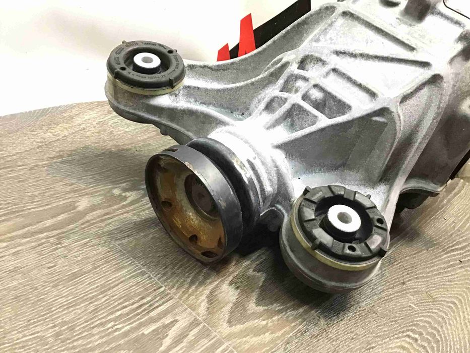 Редуктор заднего моста Land Rover Range Rover Velar L560 LR096011