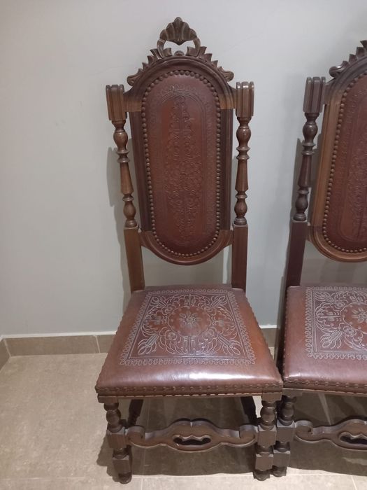 Cadeiras de jantar clássicas