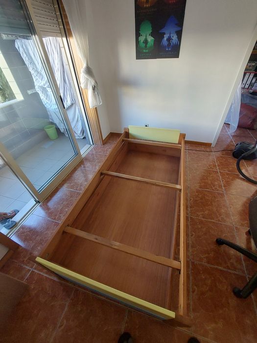 Cama de solteiro com gavetão por baixo + colchão viscoelástico próprio