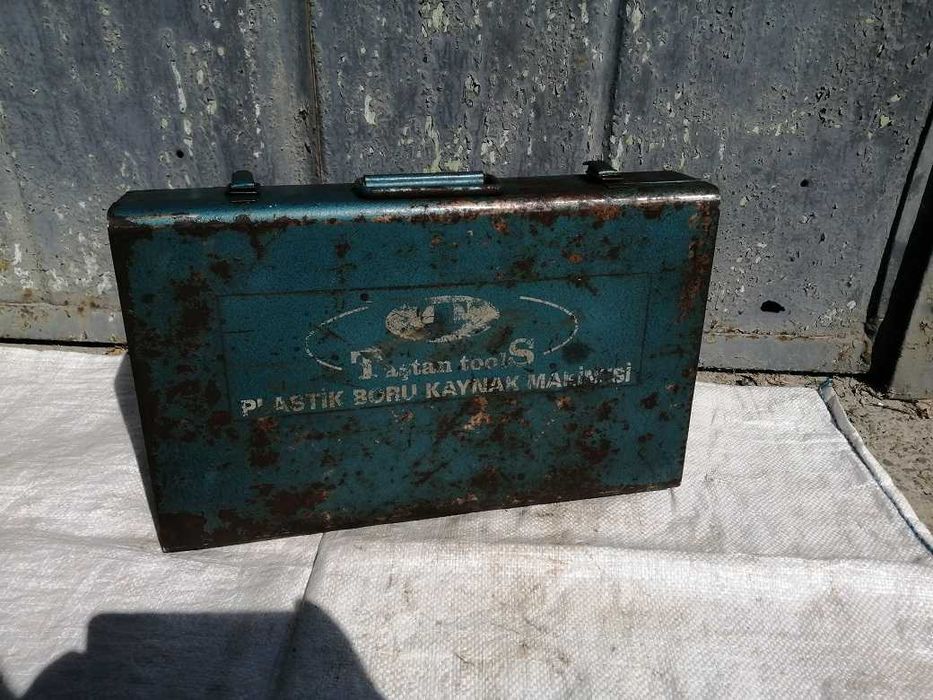 ящики для инструмента, канистры.