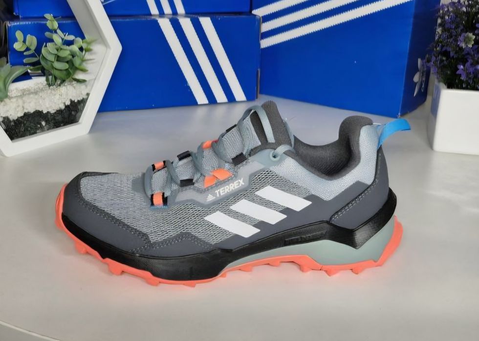 Оригінальні жіночі трекінгові кросівки Adidas Terrex AX4 W Grey