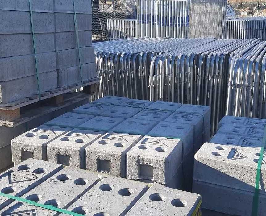 Ogrodzenia budowlane – ażurowe panele, stopy, zaciski