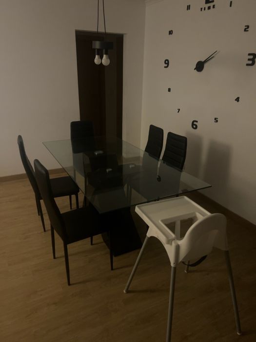 Mesa de jantar com tampo de vidro