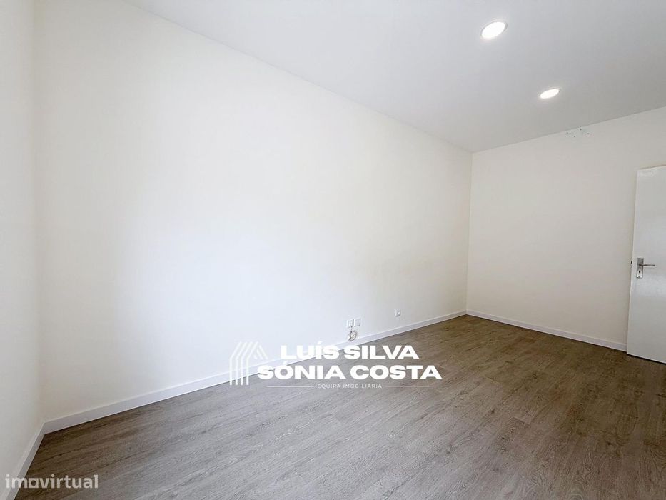 Apartamento T4 Totalmente Remodelado com 2 Varandas e Elevador –...